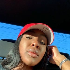 Meet your Posher, Anashia